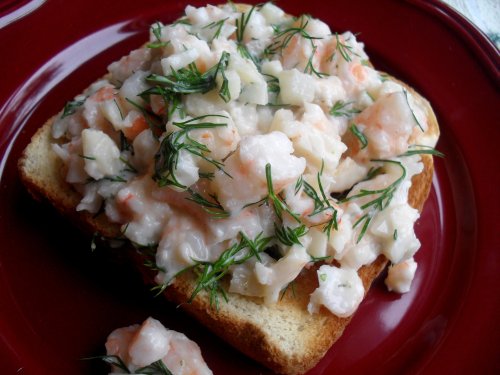 crunchy dilled shrimp salad