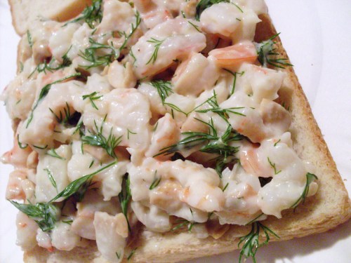 Crunchy Dilled Shrimp Salad