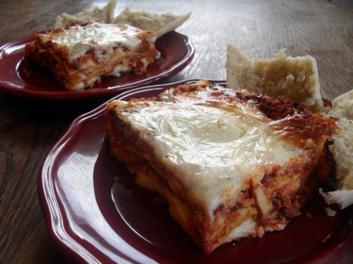 lasagn & garlic bread