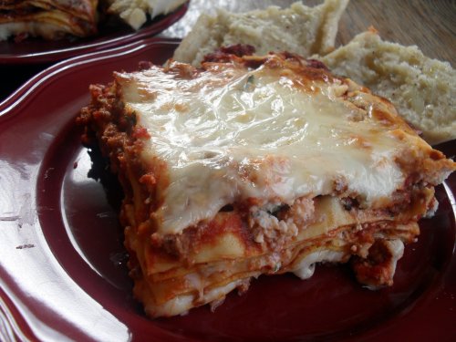 lasagna & garlic bread