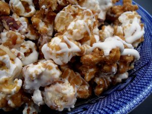 vegan cinnabon caramel corn