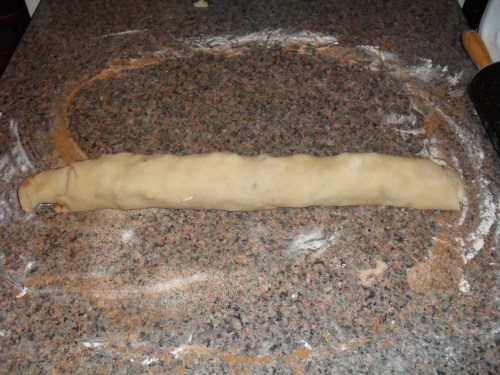 cinnamon roll pie crust cookie log